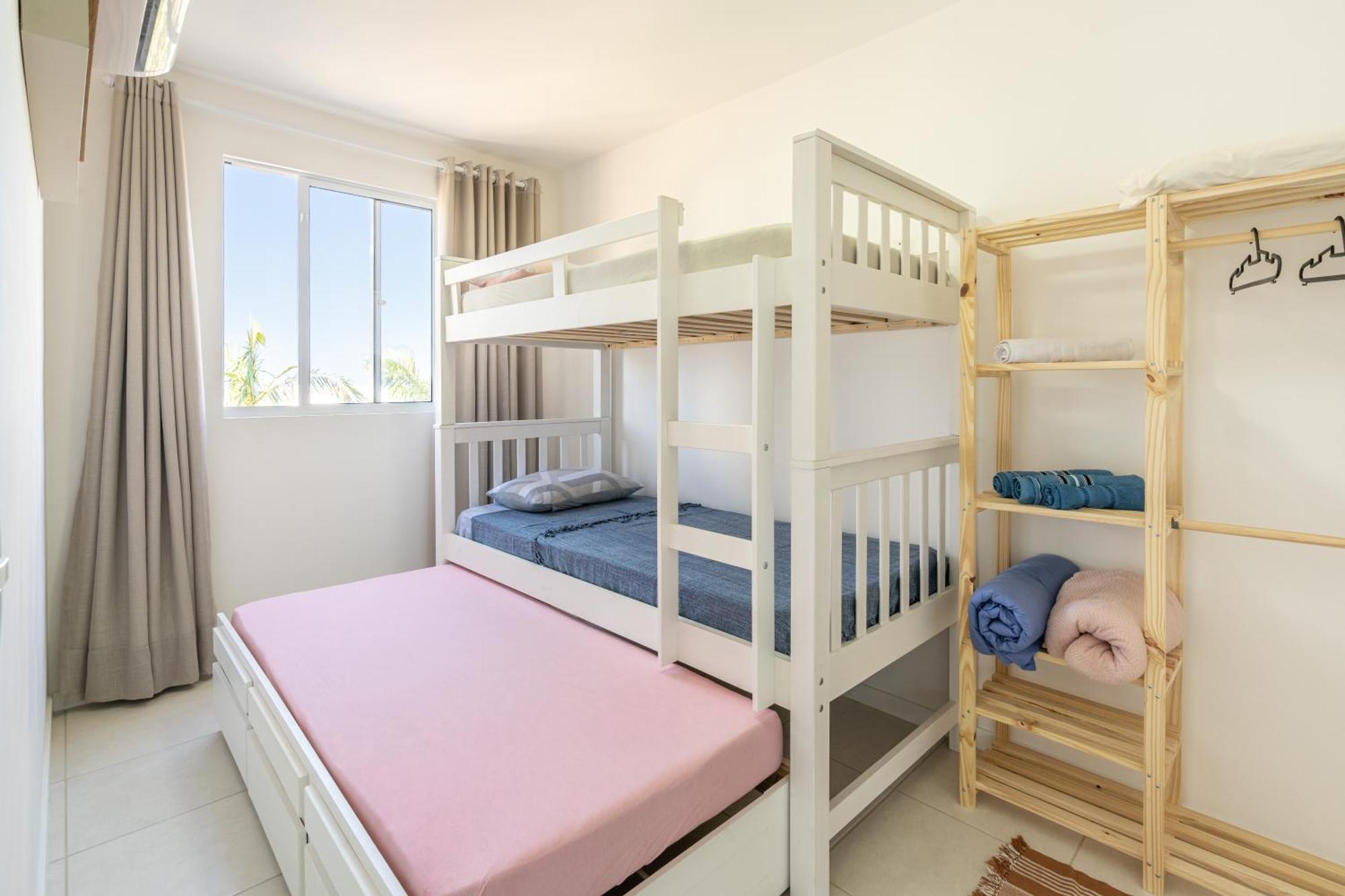 Apartamentos Piçarras: Beachfront Comfort with Pool and 24/7 Security Room photo