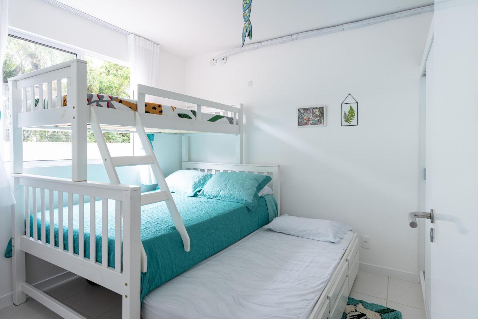 Apartamentos Piçarras: Beachfront Comfort with Pool and 24/7 Security Room photo