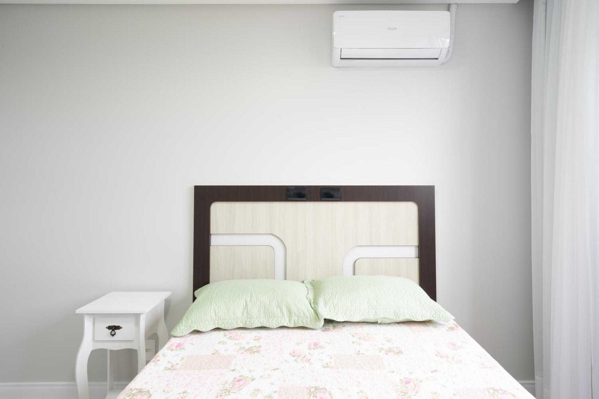 Apartamentos Piçarras: Beachfront Comfort with Pool and 24/7 Security Room photo