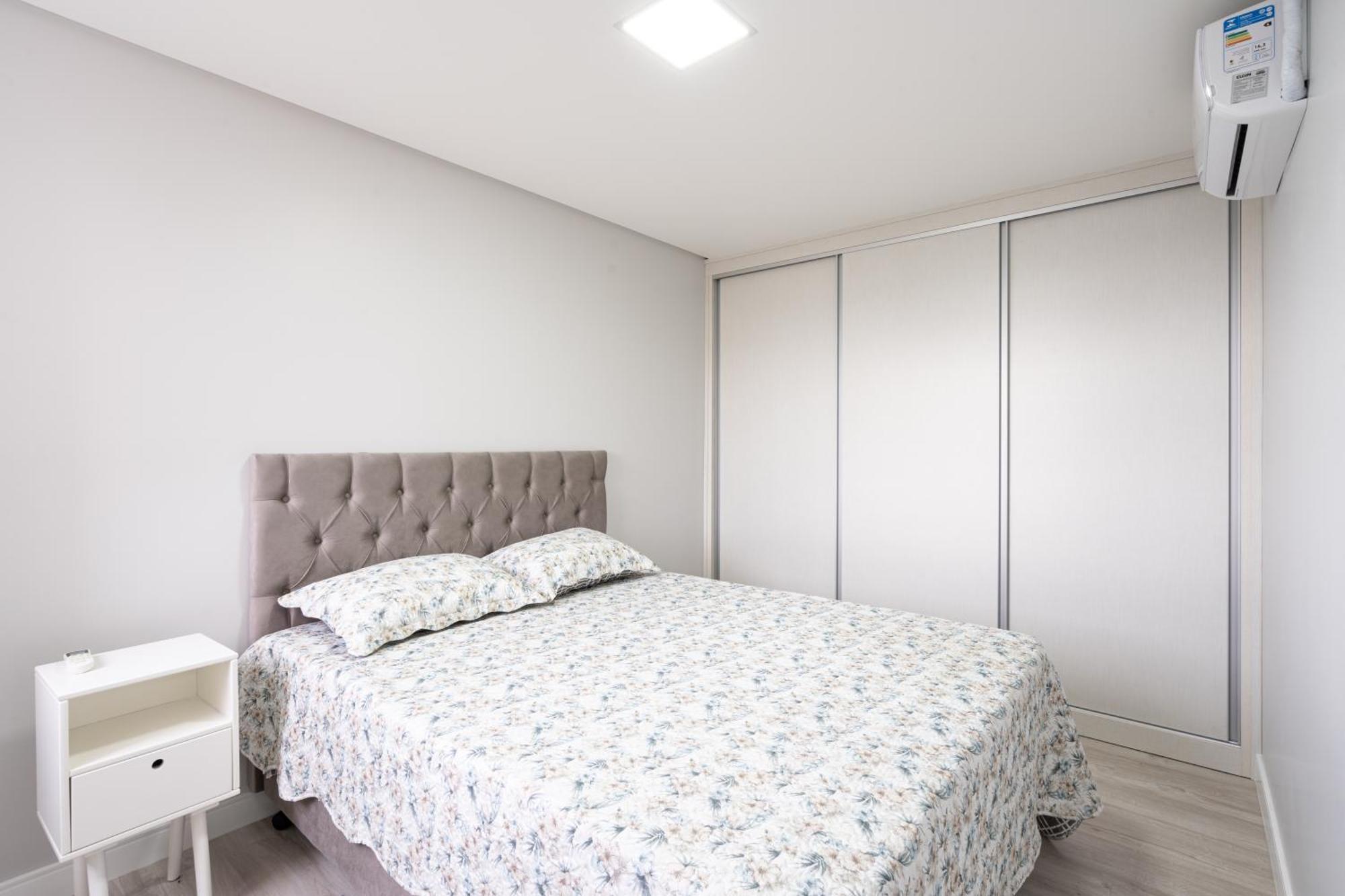 Apartamentos Piçarras: Beachfront Comfort with Pool and 24/7 Security Room photo