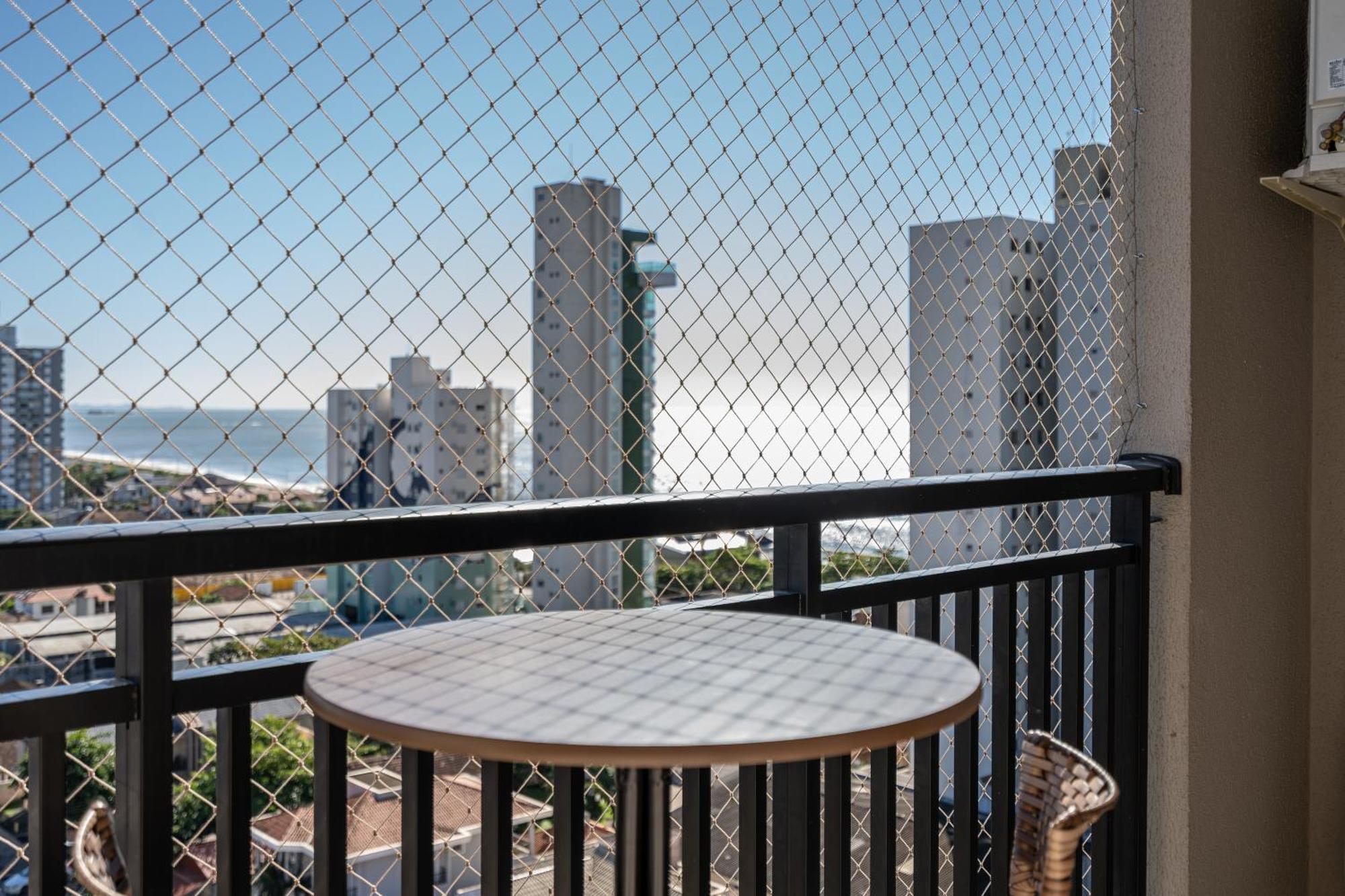 Apartamentos Piçarras: Beachfront Comfort with Pool and 24/7 Security Room photo